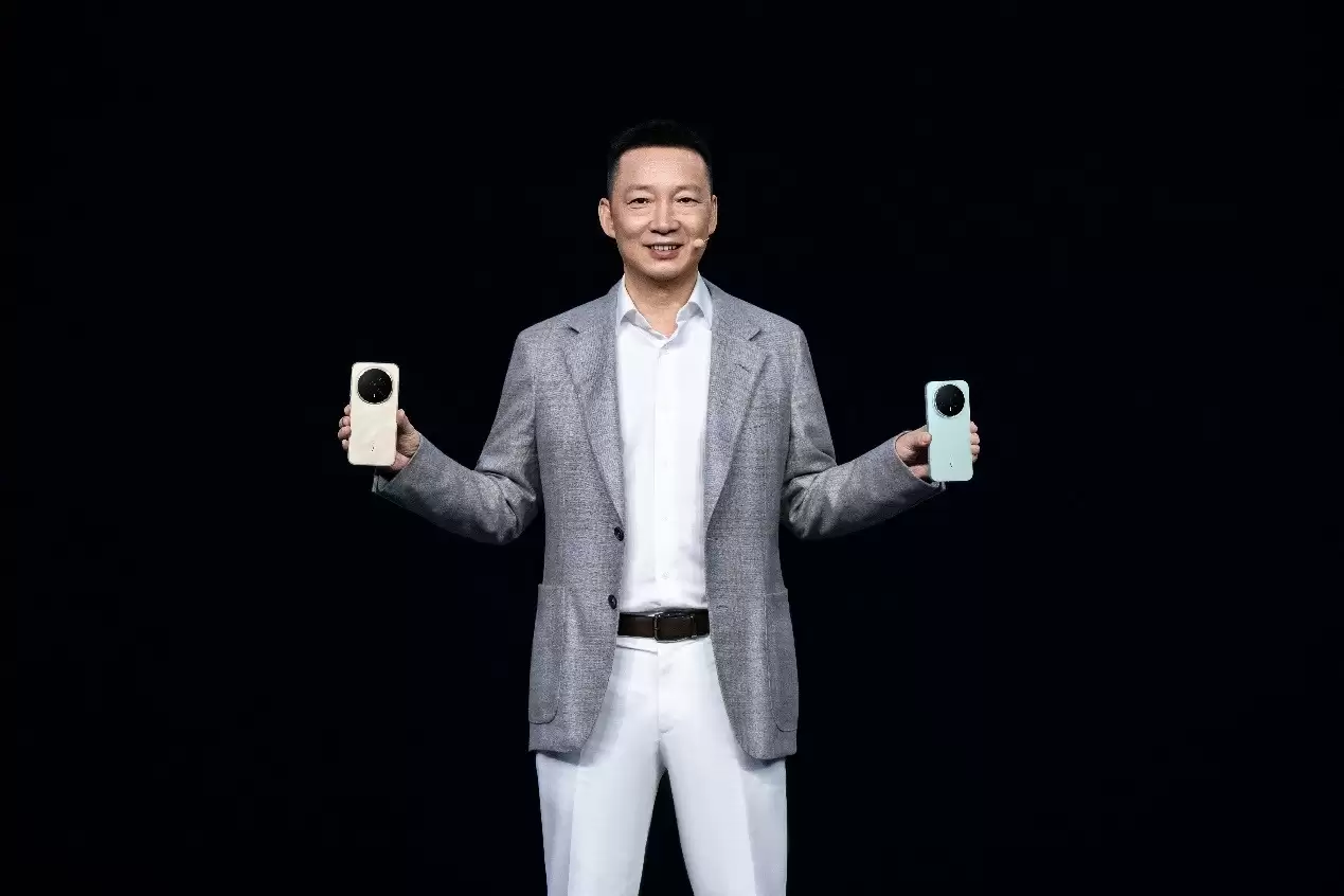 荣耀Magic8系列正式发布  开启自进化AI原生手机时代