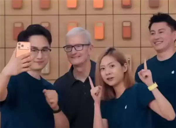 库克亲自直播带货！iPhone Air国行版今日预售：国内首款eSIM手机 7999元起