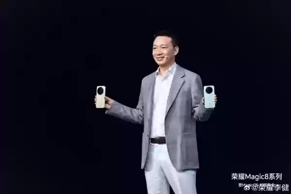 从iPhone到ROBOT PHONE：荣耀掌控未来AI话语权