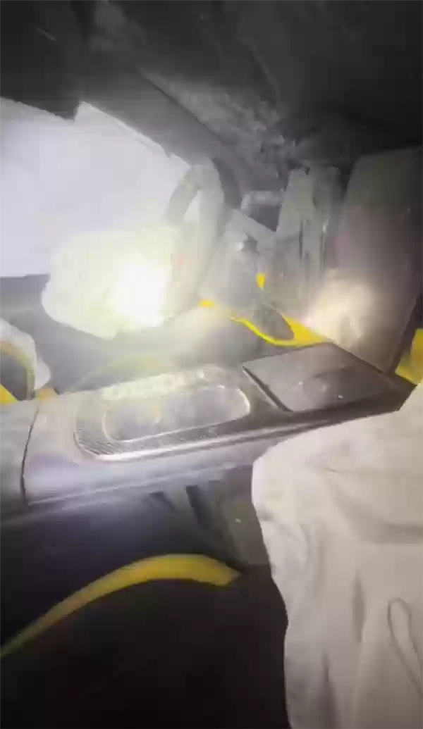 新疆一小米SU7 Ultra飞下10多米翻滚多圈 车主感谢雷军:门能开 没起火