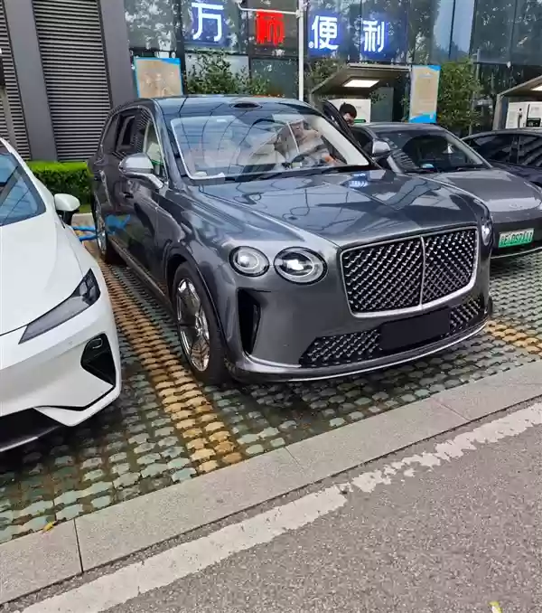 不是老头乐 国内造车新势力新车出街：几乎1:1复刻宾利添越！