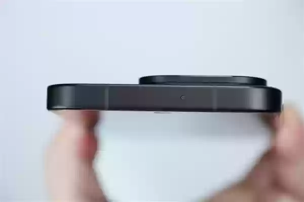 7025mAh超大电池!OPPO Find X9图赏