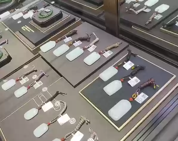 涉案玉石售价超鉴定价45倍 网红柴怼怼及其妻子被正式逮捕