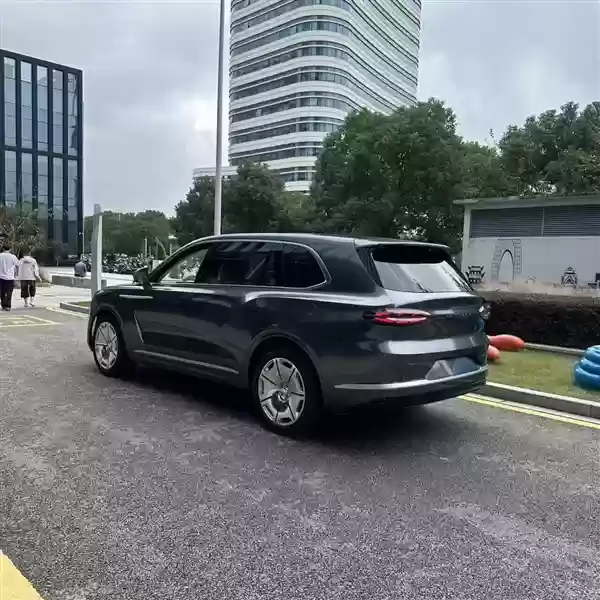 不是老头乐 国内造车新势力新车出街：几乎1:1复刻宾利添越！