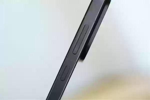 7025mAh超大电池!OPPO Find X9图赏