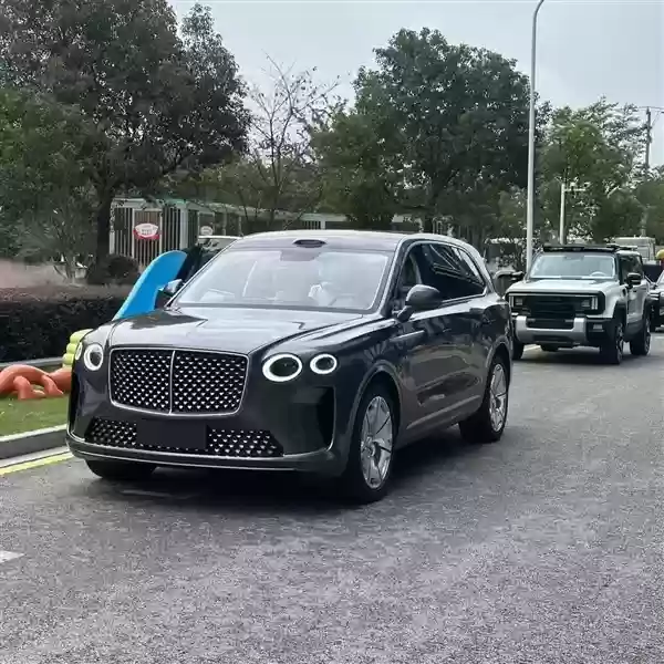 不是老头乐 国内造车新势力新车出街：几乎1:1复刻宾利添越！