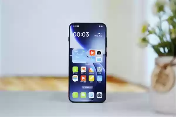 7025mAh超大电池!OPPO Find X9图赏