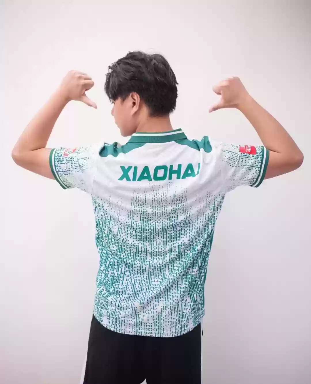 ‘小孩’曾卓君加盟沙特Falcons战队!与宿敌DCQ同队引热议,EWC冠军再掀风云 ‘小孩’曾卓君加盟沙特Falcons战队!与宿敌DCQ同队引热议,EWC冠军再掀风云