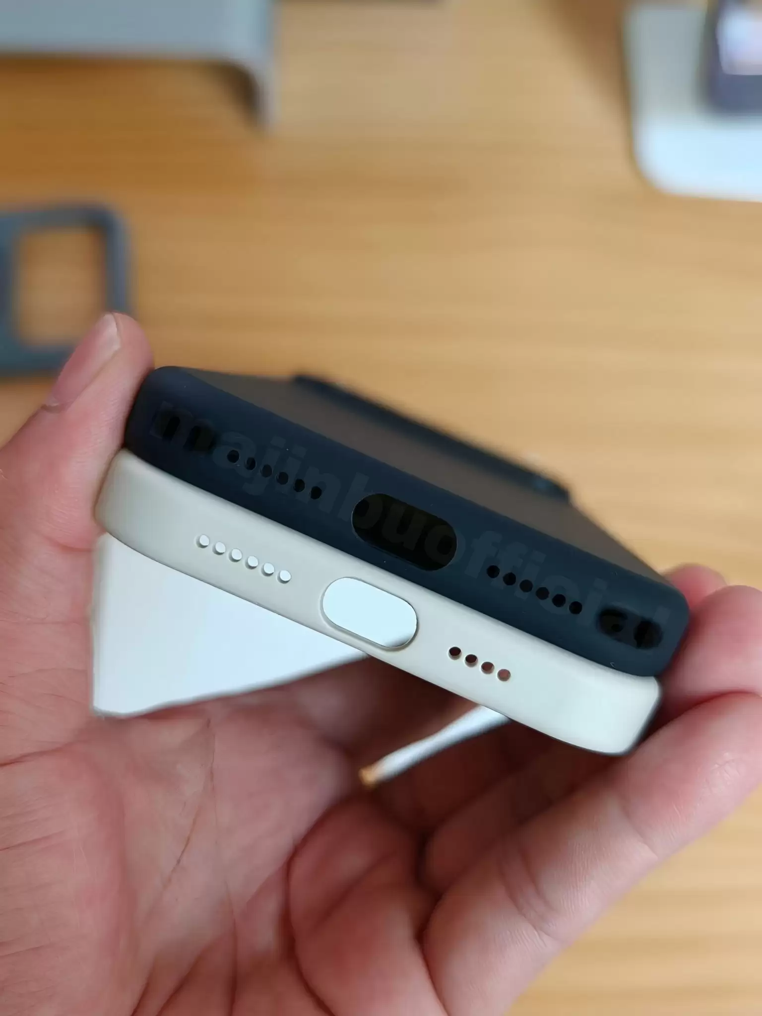 硅胶保护壳挂绳孔特写