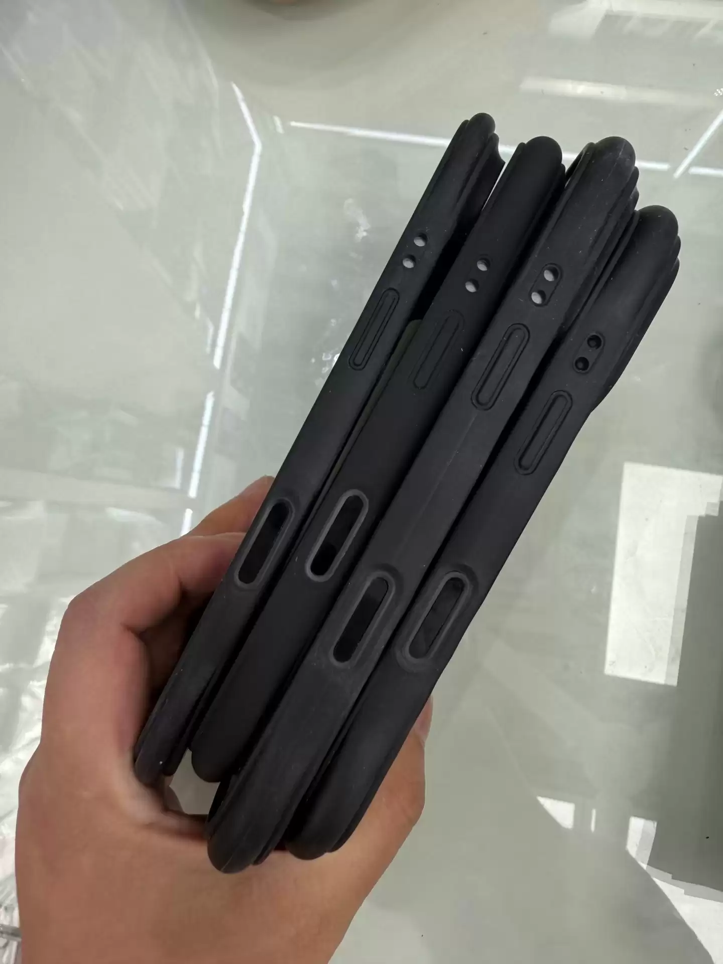 液态硅胶壳背面