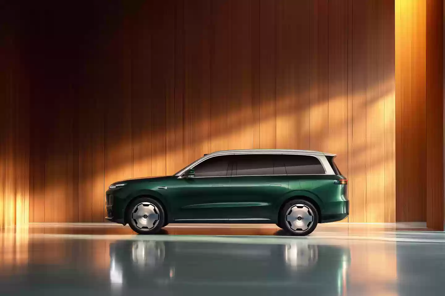 零跑 D19 豪华旗舰 SUV 亮相：增程版纯电续航 500km，纯电版搭载 115kWh 电池