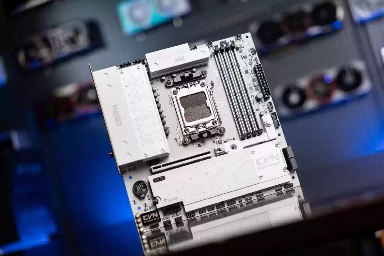 七彩虹B850超级黑刃福利叠加，『智胜焕新』火热开启！500E卡等你拿！