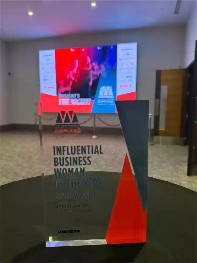 有录网斩获英国女性商业大奖银奖，以“她力量”照亮留学路