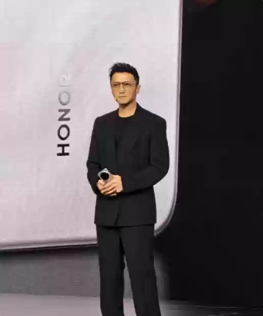 荣耀Magic8发布：谢霆锋携手李健共启科技与热爱的双向奔赴