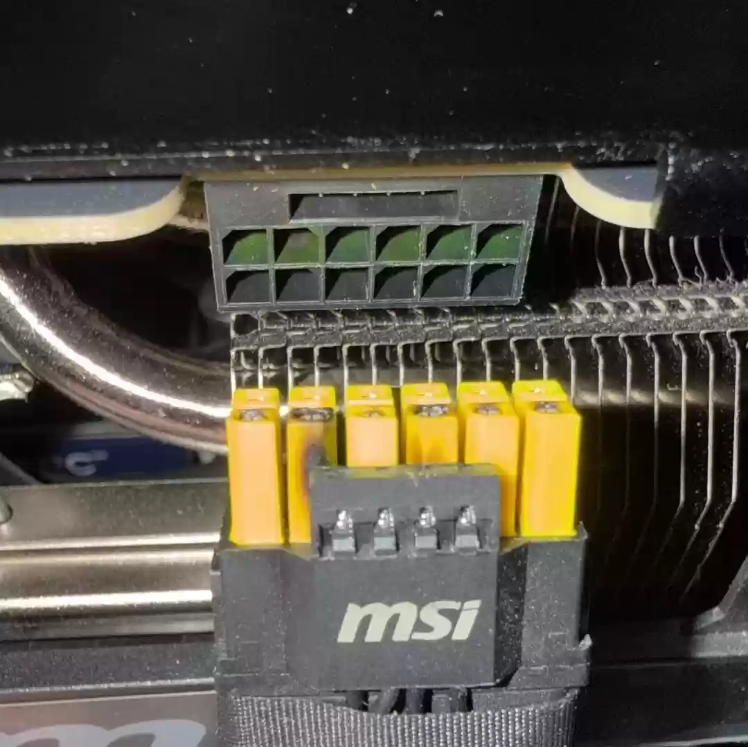 RTX 5090显卡供电接口频发烧毁故障