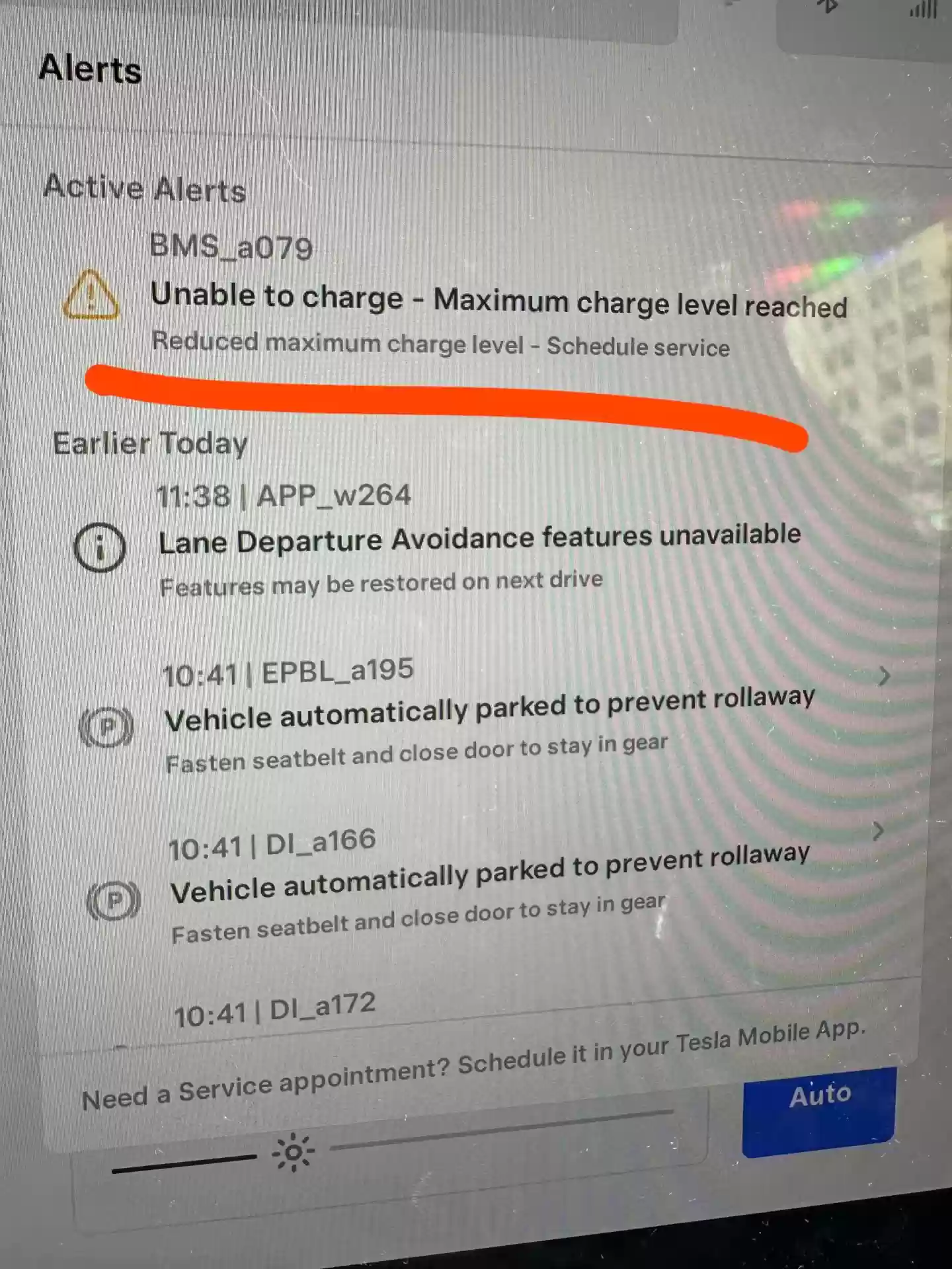 韩国近 4500 辆特斯拉 Model 3 / Y 曝出电池问题,超 1.4 万人请愿召回