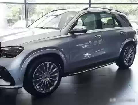 奔驰GLE销量逆势上扬:三叉星徽背后的社交价值