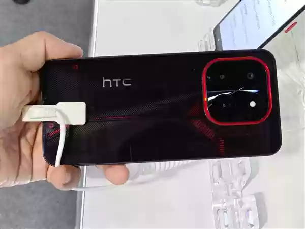 昔日安卓机王者！HTC手机要回归：电竞风格新机亮相