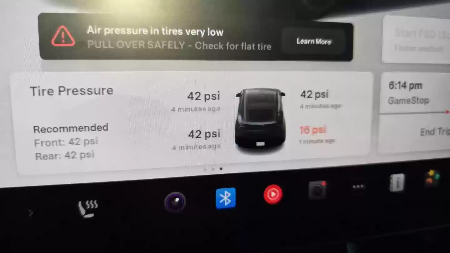 特斯拉确认 Model 3 / Y 标准版减配胎压传感器，车主褒贬不一