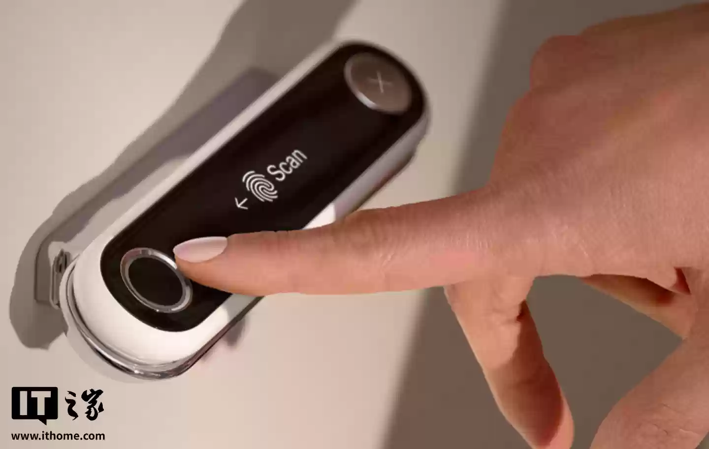 科勒推出马桶专用配件Dekoda智能相机,可通过拍摄用户排泄物分析健康数据