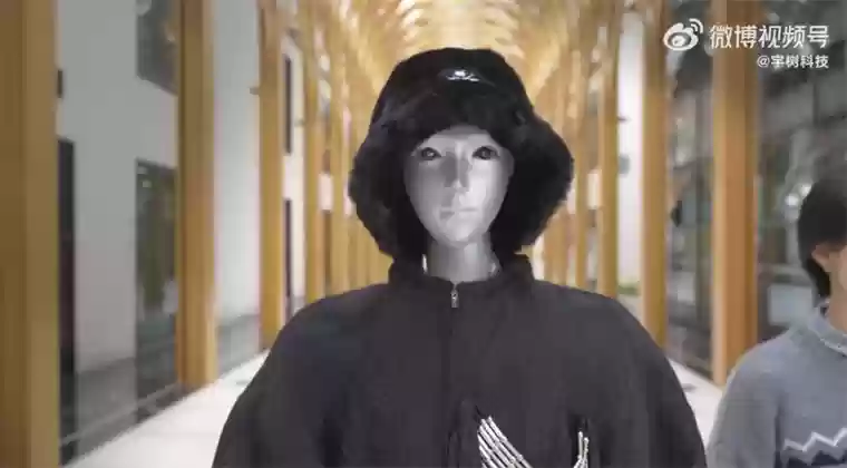 宇树科技发布H2仿人形机器人