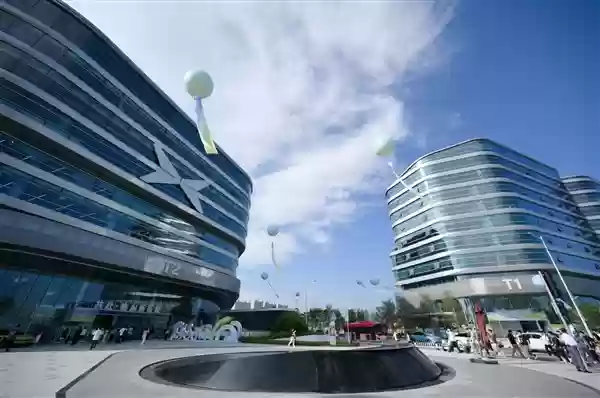 小鹏汽车乔迁广州新总部:有8万平公园+2万平餐厅