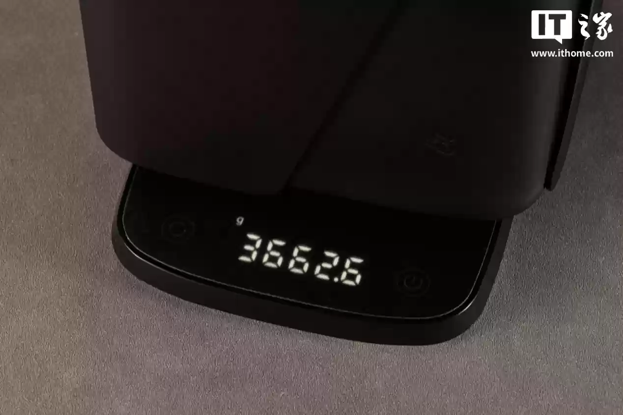 【IT之家评测室】Intel Core Ultra 225H + 万兆网口，跨代领先，极空间 Z425 私有云体验评测