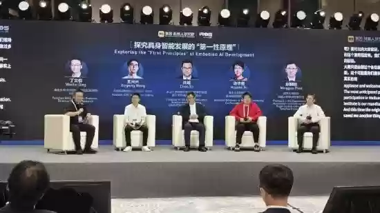 王兴兴谈具身智能：成本由重量决定，但智能本质仍待探索