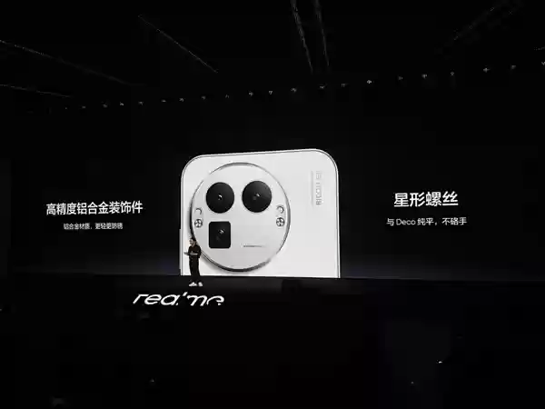 真我GT8+Pro行业首创机械拼装设计：外观颠覆行业