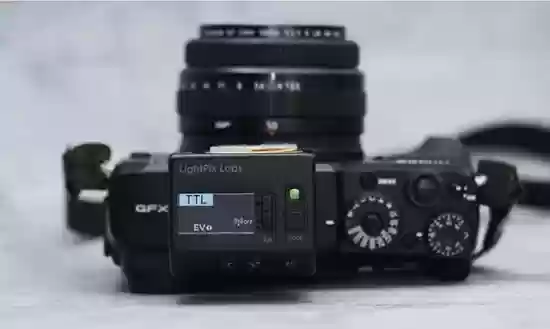 LightPix Labs 推出 FlashQ FM2 便携相机闪光灯：复古造型设计，79 美元起