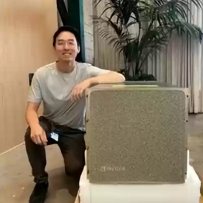 OpenAI也缺卡！僧多粥少 自曝内部抢卡抢到发疯