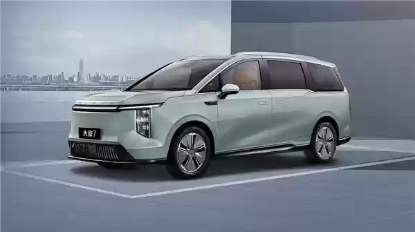 启用纯电MPV 上海出租上新车型：可放6件大行李箱