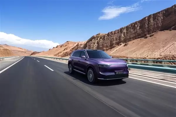 赛力斯总裁何利扬：问界汽车辅助驾驶功能使用比例超80