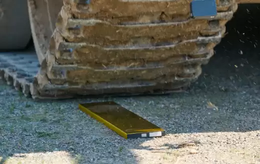 8针同刺、坦克碾压仍不冒烟起火!吉利电池技术获科技进步一等奖