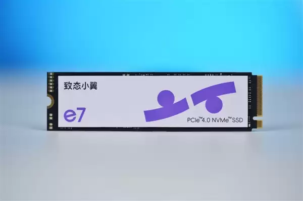 疾速6000MB/s！长江存储致态小翼e7 1TB SSD图赏
