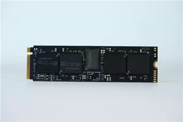 疾速6000MB/s！长江存储致态小翼e7 1TB SSD图赏