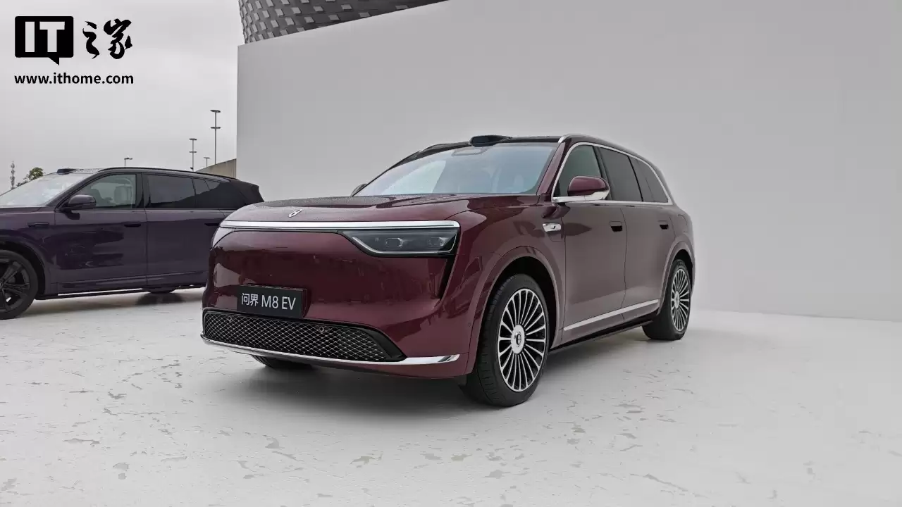 问界 M8 汽车成为 40 万级别不分车型销冠,交付已破 10 万台