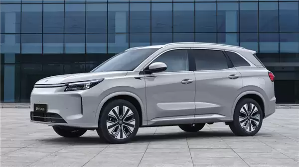 12万级唯一230KM超长续航电混SUV！第三代蓝电E5 PLUS绝对值得等一波