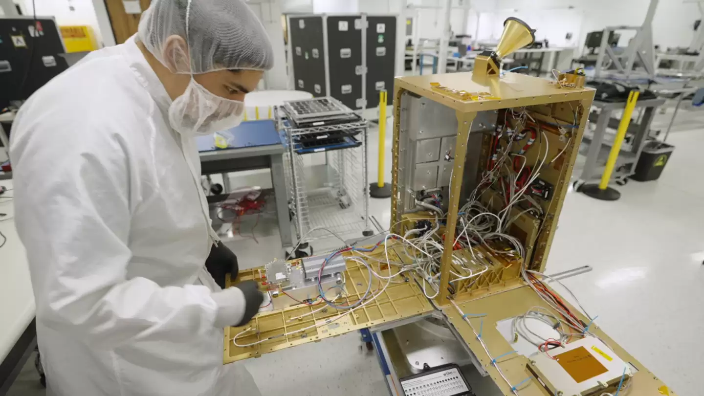 英伟达 H100 GPU 将“上天”：无限太阳能驱动、免费“宇宙级空调”散热