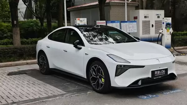 陈震回应“高质量粉丝”质疑:深蓝L06比特斯拉Model 3强的多!