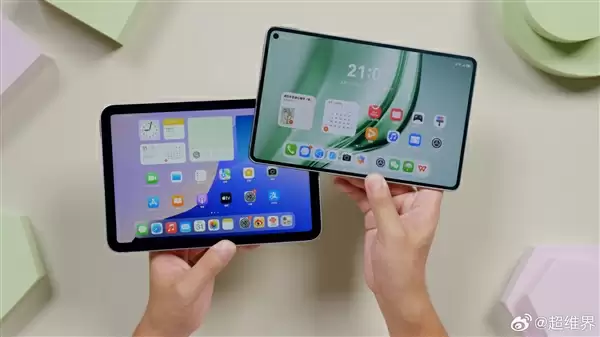 iPadmini(左)和华为新品对比