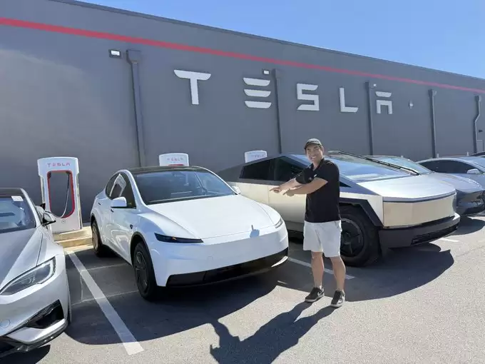 减配换低价,特斯拉 Model Y 标准版提前启动交付