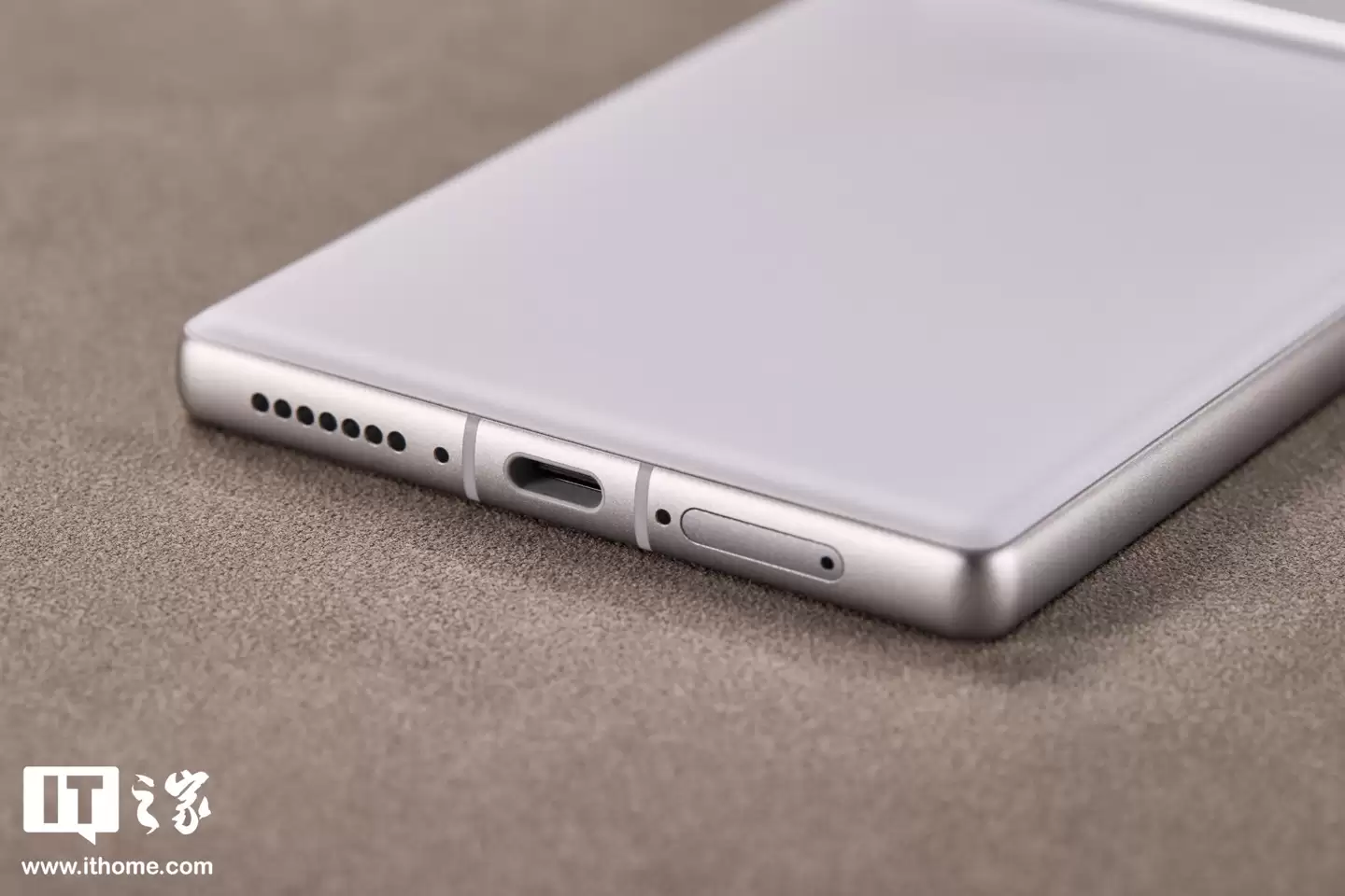 【IT之家开箱】努比亚 Z80 Ultra 图赏：不跟随的真全面屏旗舰