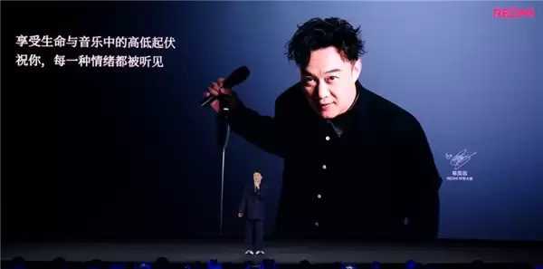 正是闯的年纪！卢伟冰和陈奕迅同台：还要再唱50年