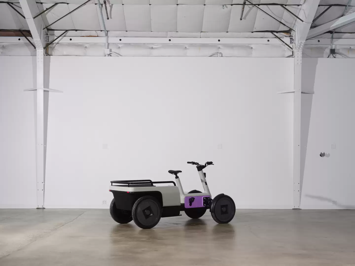 Rivian 杀入电动自行车市场：TM-B 满电续航 160 公里、最高时速 45 公里