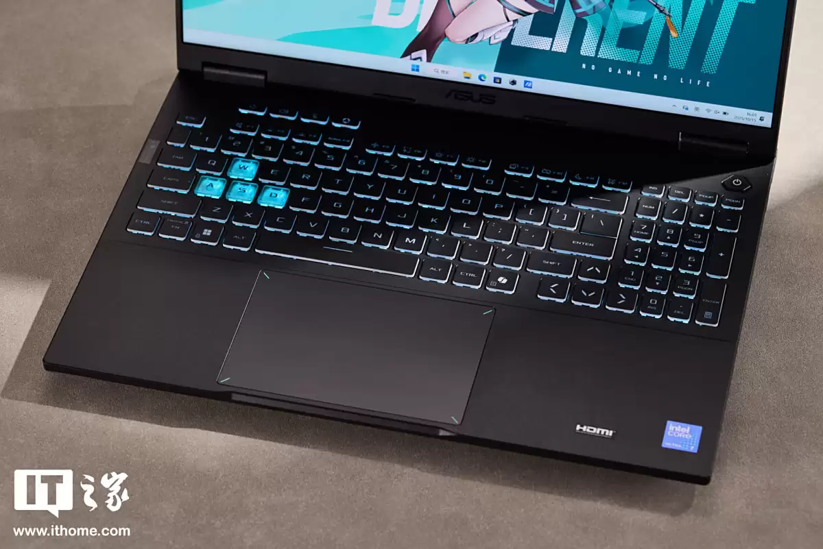 【IT之家开箱】华硕天选 6 Pro 酷睿版游戏本图赏：全新模具设计，多项细节优化