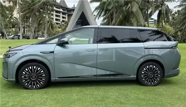 小鹏X9增程版实车外观亮相 综合续航超1600公里 四季度内上市