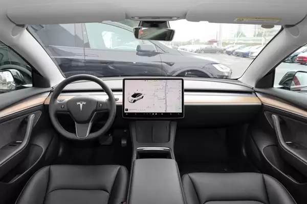 HW3老车主终于等到盼头！特斯拉：明年二季度推轻量版FSD V14