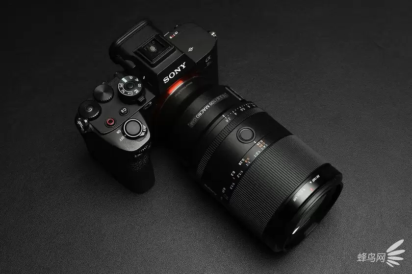 最高1.4×放大倍率G大师微距镜头 索尼SEL100F28GM评测