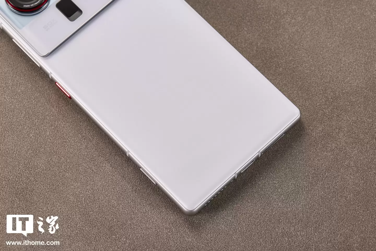 【IT之家开箱】努比亚 Z80 Ultra 图赏：不跟随的真全面屏旗舰